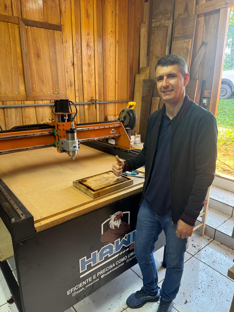 Cliente satisfeito com sua Router CNC Hawk
