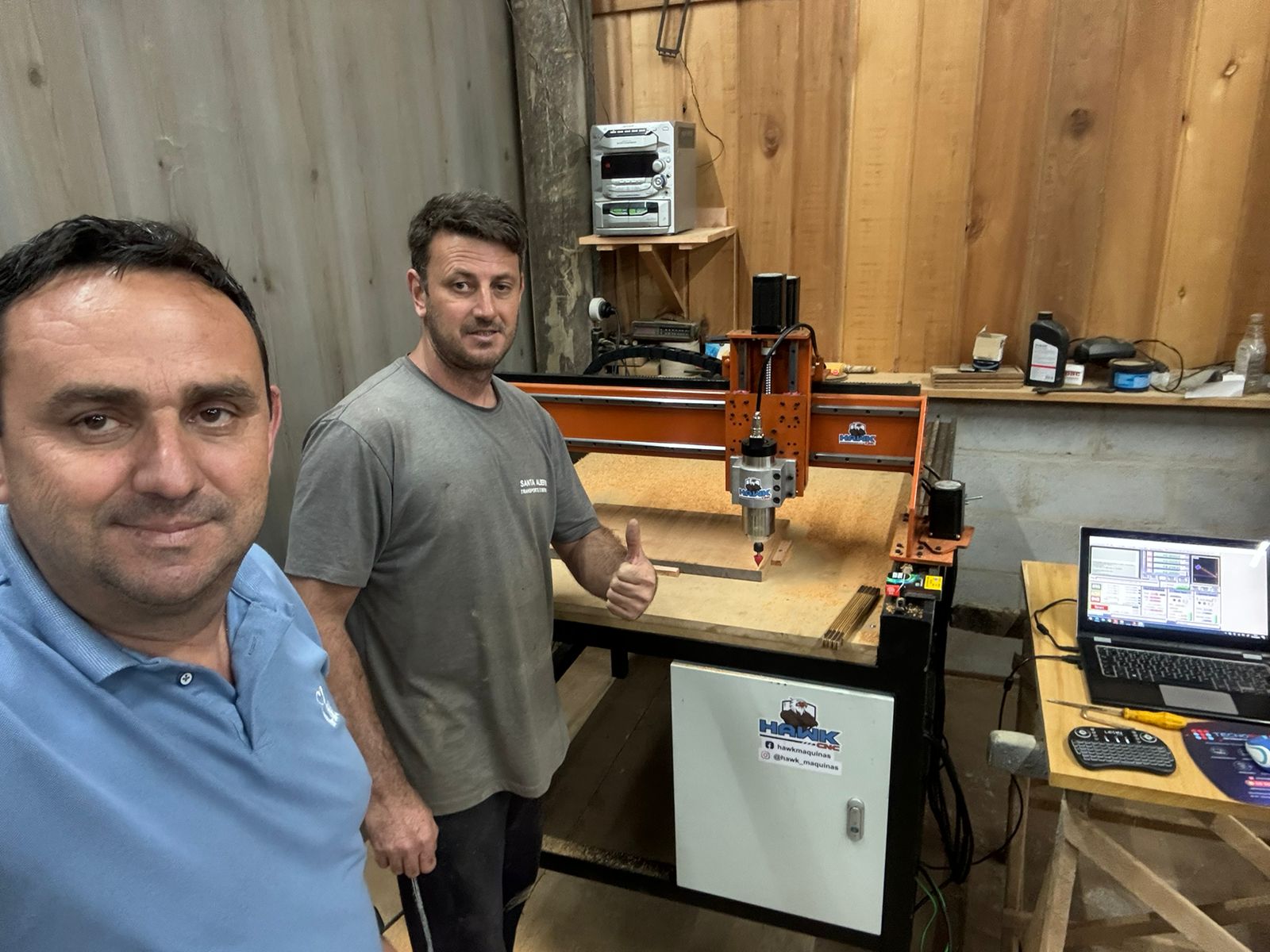 Clientes de Tubarão (SC) com sua Router CNC Hawk